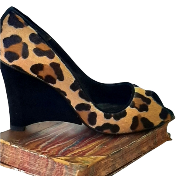 STUART WEITZMAN OPEN TOE ANIMAL PRINT WEDGES